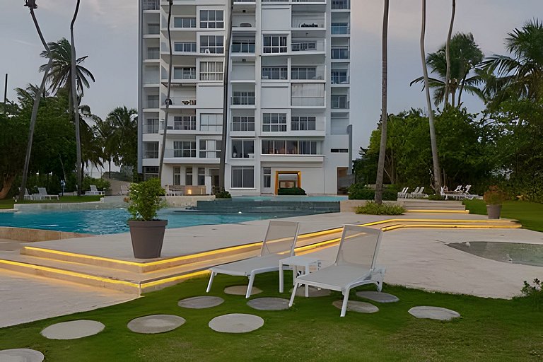 Caribbean Life Paradise,1BDRM & BBQ Beachfront Apt