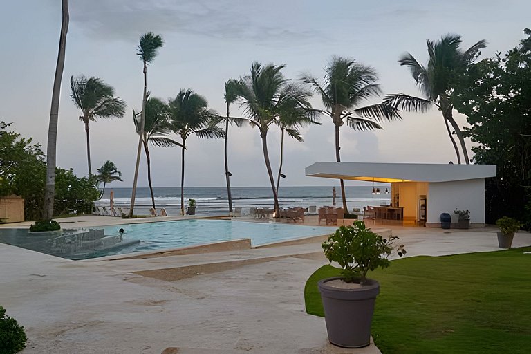 Caribbean Life Paradise,1BDRM & BBQ Beachfront Apt