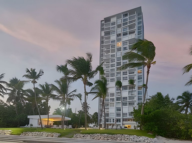 Caribbean Life Paradise,1BDRM & BBQ Beachfront Apt