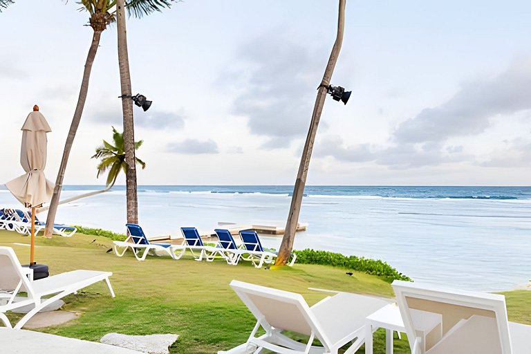 Caribbean Life Paradise,1BDRM & BBQ Beachfront Apt