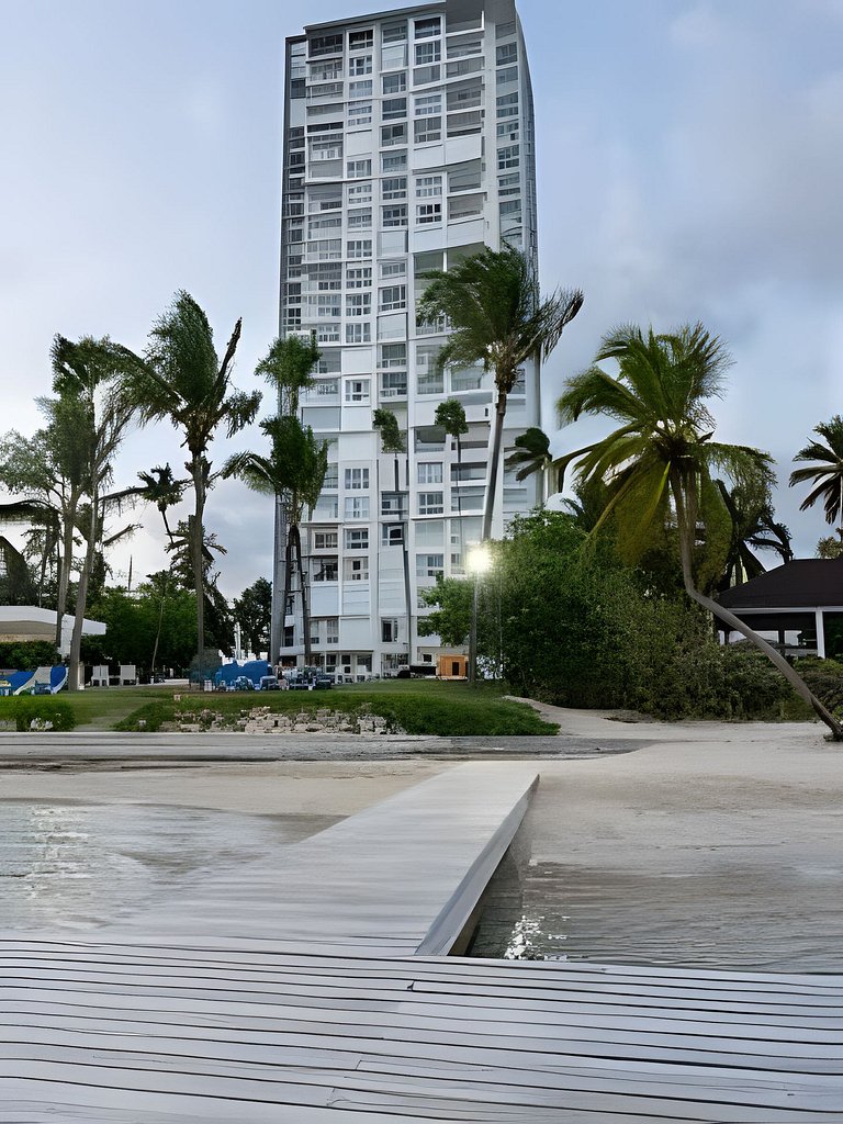 Caribbean Life Paradise,1BDRM & BBQ Beachfront Apt