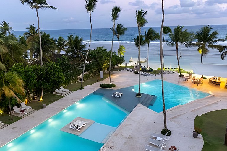 Caribbean Life Paradise,1BDRM & BBQ Beachfront Apt