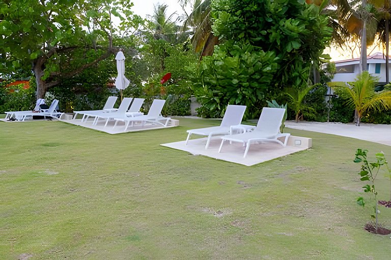 Caribbean Life Paradise,1BDRM & BBQ Beachfront Apt