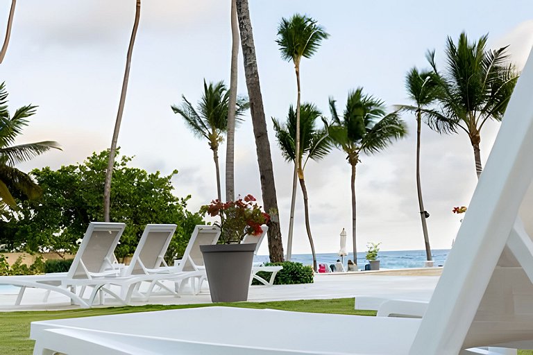 Caribbean Life Paradise,1BDRM & BBQ Beachfront Apt