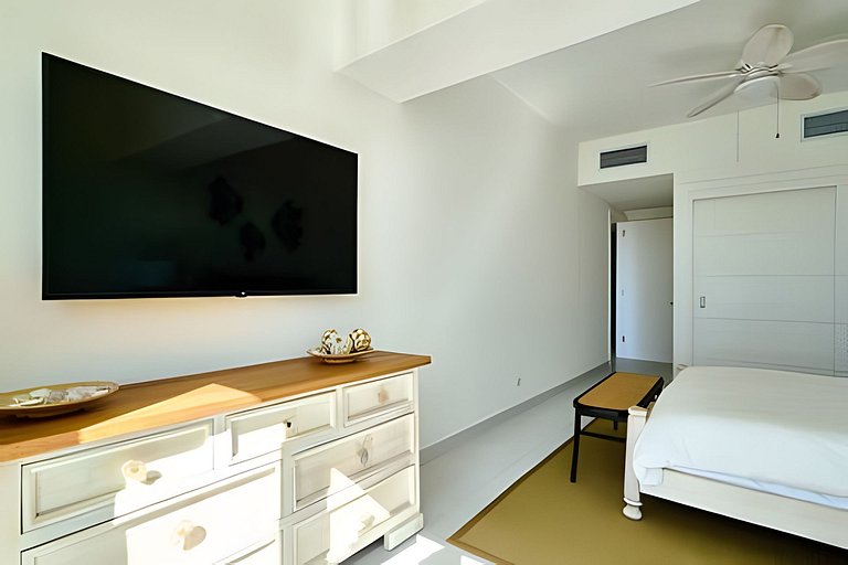 Caribbean Life Paradise,1BDRM & BBQ Beachfront Apt