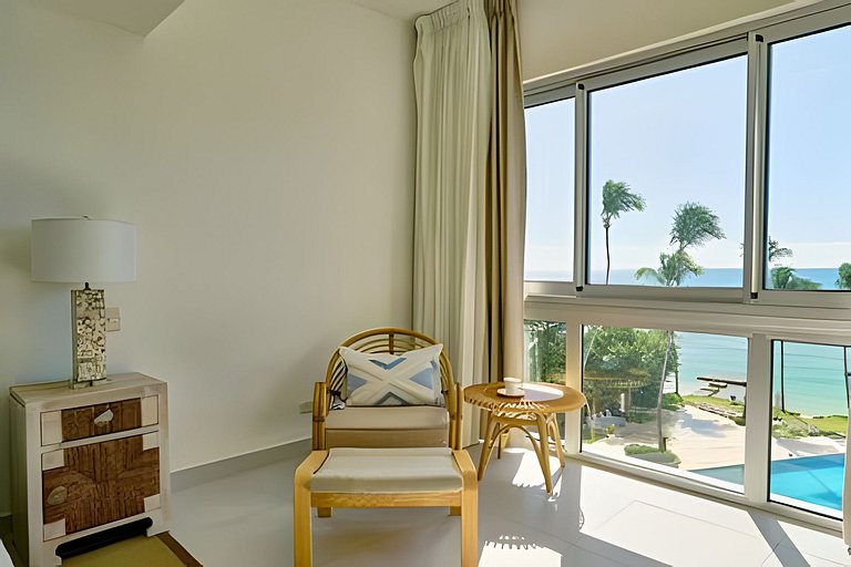 Caribbean Life Paradise,1BDRM & BBQ Beachfront Apt