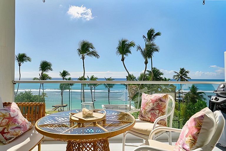 Caribbean Life Paradise,1BDRM & BBQ Beachfront Apt