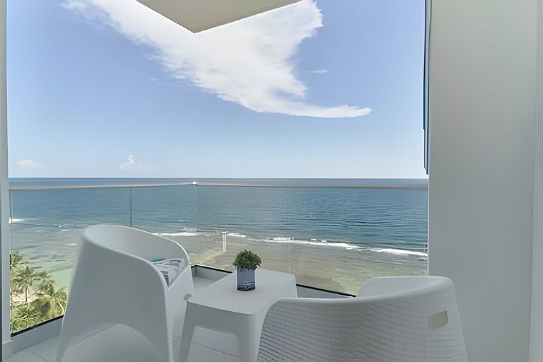 Caribbean Bright Dawn View 1BDRM Beachfront apt.