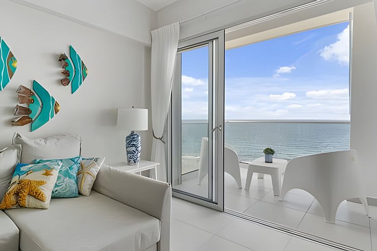 Caribbean Bright Dawn View 1BDRM Beachfront apt.