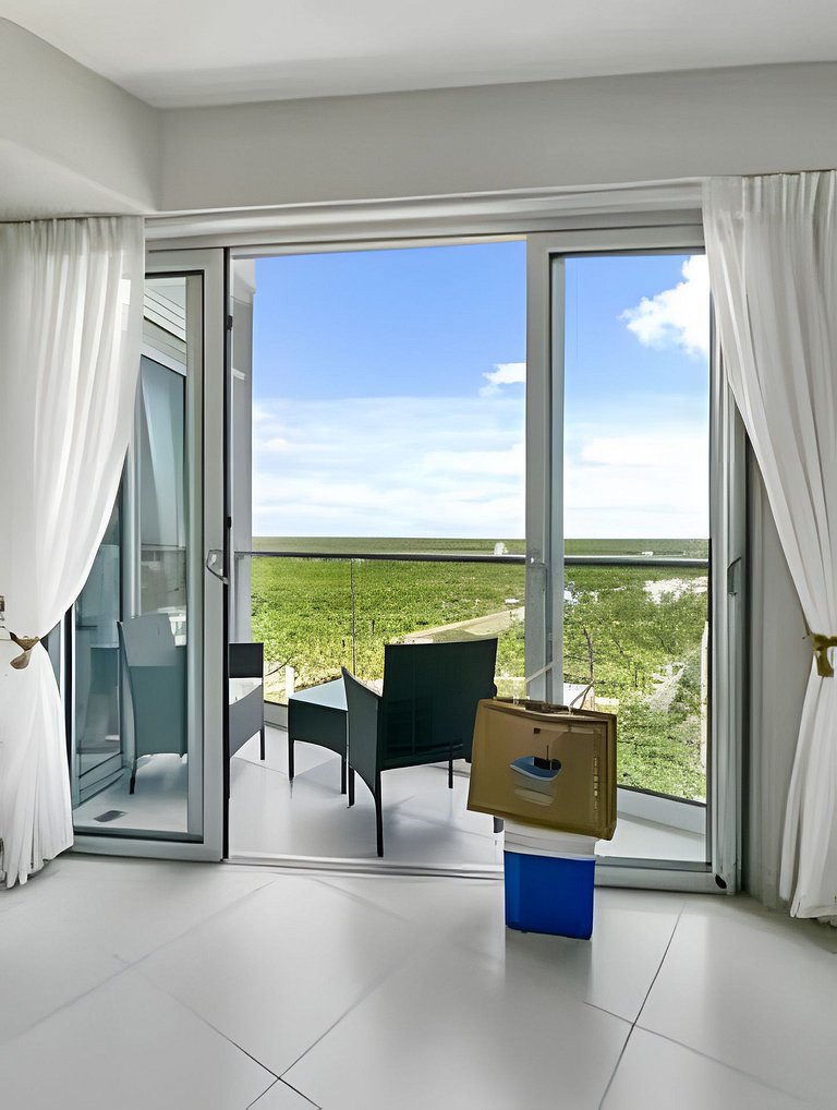 Caribbean Bright Dawn View 1BDRM Beachfront apt.