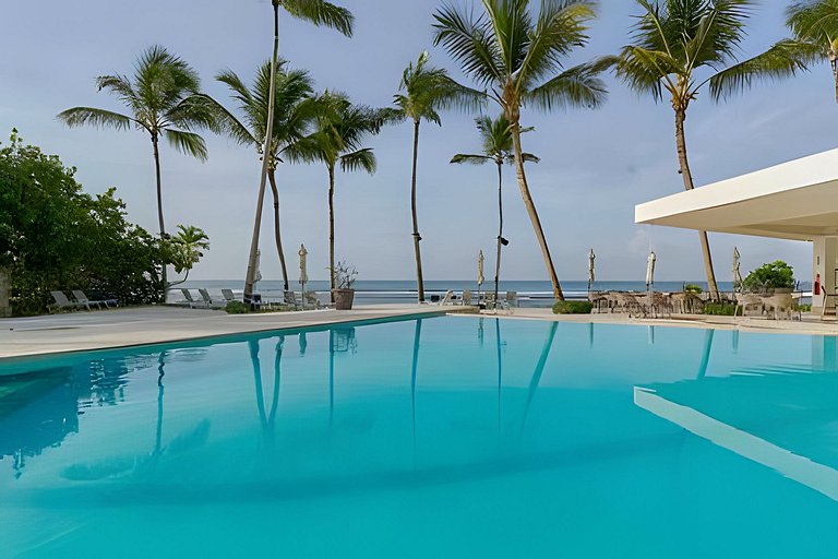 Caribbean Bright Dawn View 1BDRM Beachfront apt.