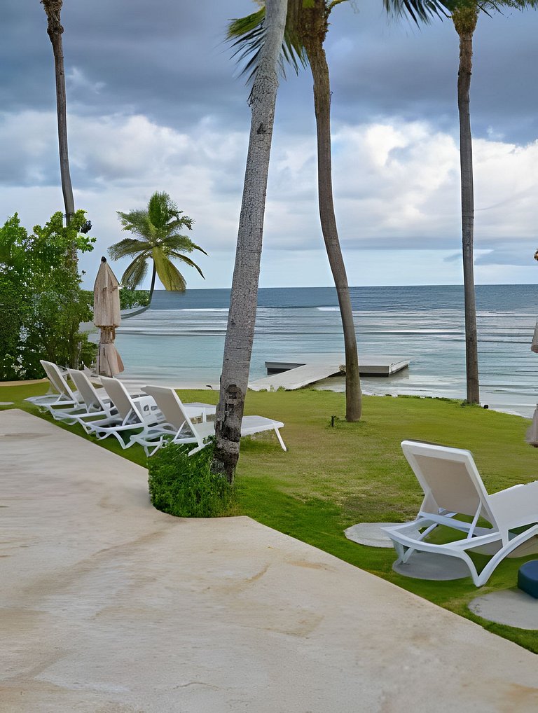 Caribbean Bright Dawn View 1BDRM Beachfront apt.