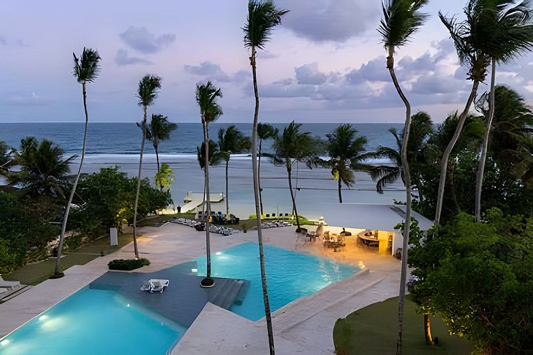 Caribbean Bright Dawn View 1BDRM Beachfront apt.