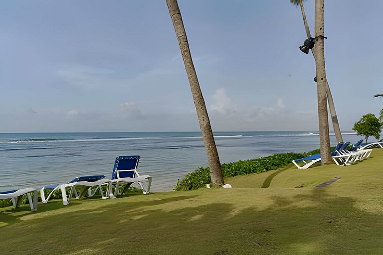 Caribbean Bright Dawn View 1BDRM Beachfront apt.