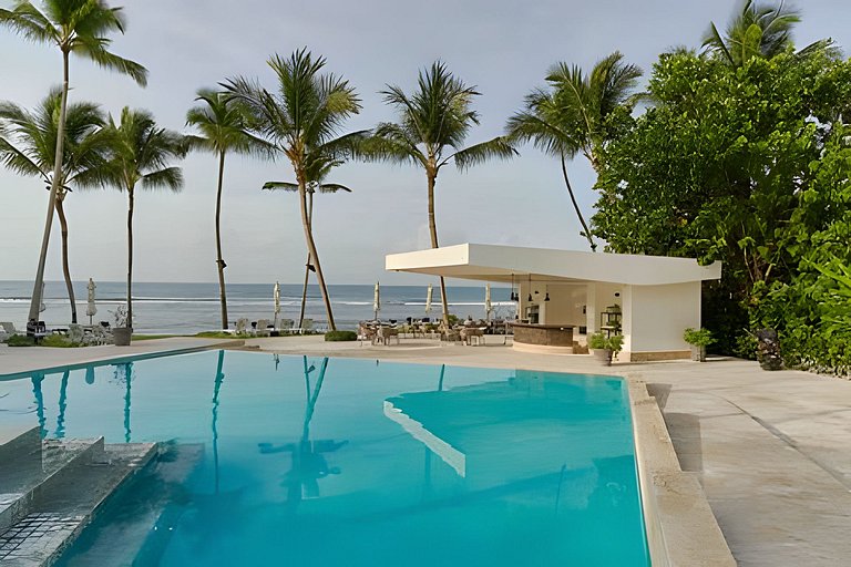 Caribbean Bright Dawn View 1BDRM Beachfront apt.