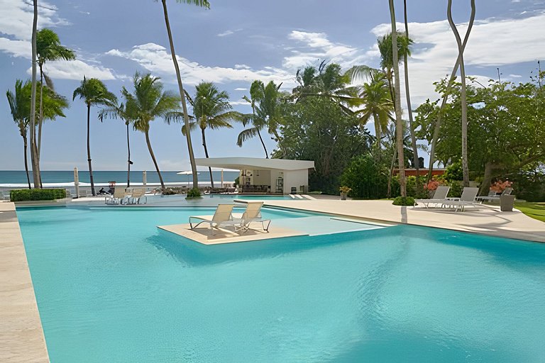 Caribbean Bright Dawn View 1BDRM Beachfront apt.