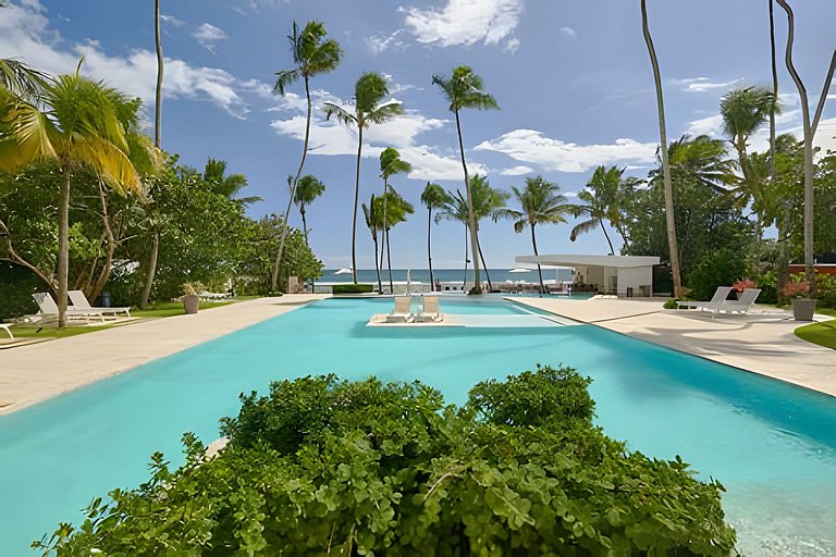 Caribbean Bright Dawn View 1BDRM Beachfront apt.