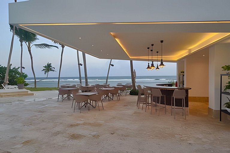 Caribbean Bright Dawn View 1BDRM Beachfront apt.