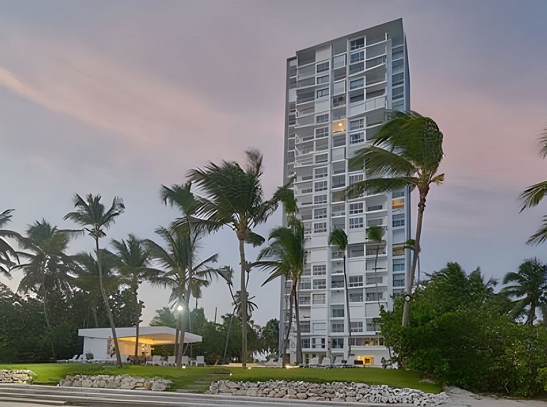 Caribbean Bright Dawn View 1BDRM Beachfront apt.
