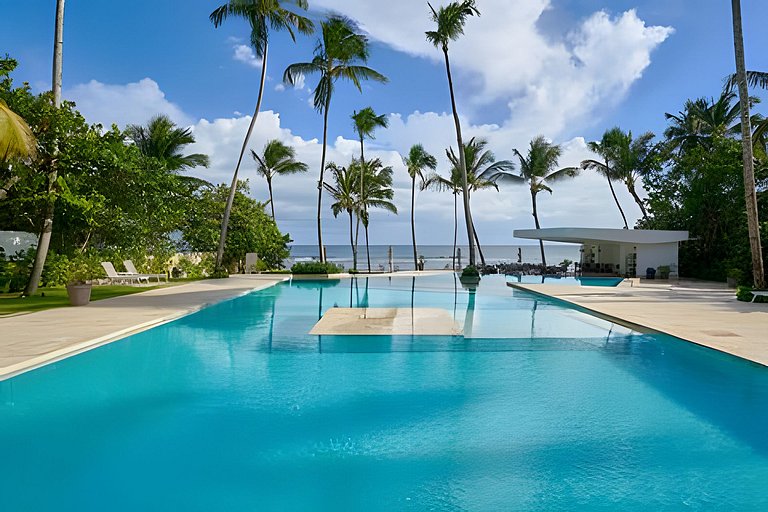 Caribbean Bright Dawn View 1BDRM Beachfront apt.