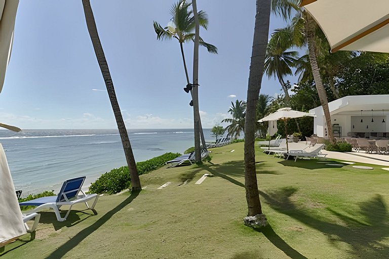 Caribbean Bright Dawn View 1BDRM Beachfront apt.