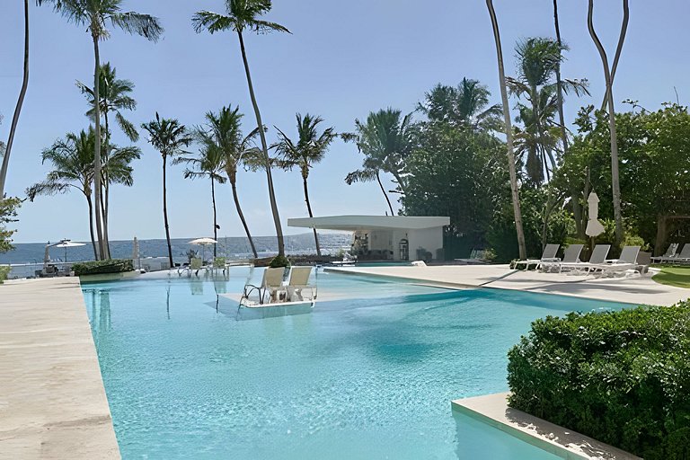 Caribbean Golden Sunset View,1BDRM Beachfront Apt.