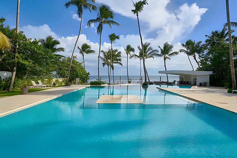 Caribbean Golden Sunset View,1BDRM Beachfront Apt.