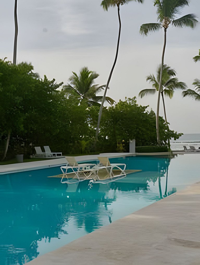 Caribbean Golden Sunset View,1BDRM Beachfront Apt.
