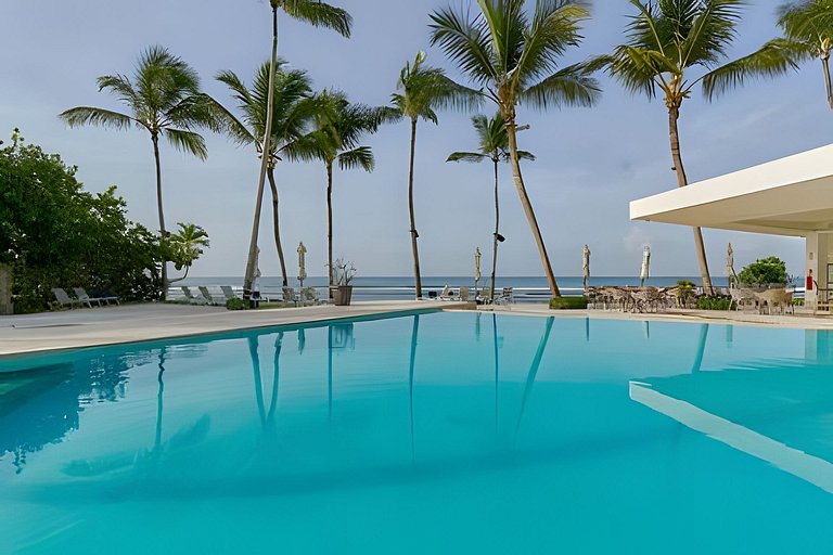 Caribbean Golden Sunset View,1BDRM Beachfront Apt.
