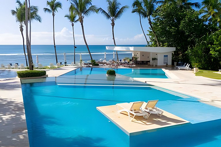 Caribbean Golden Sunset View,1BDRM Beachfront Apt.