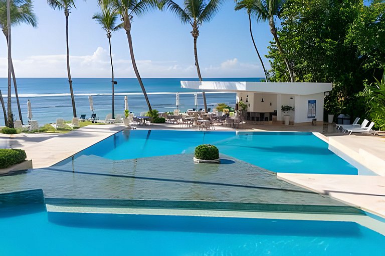 Caribbean Golden Sunset View,1BDRM Beachfront Apt.