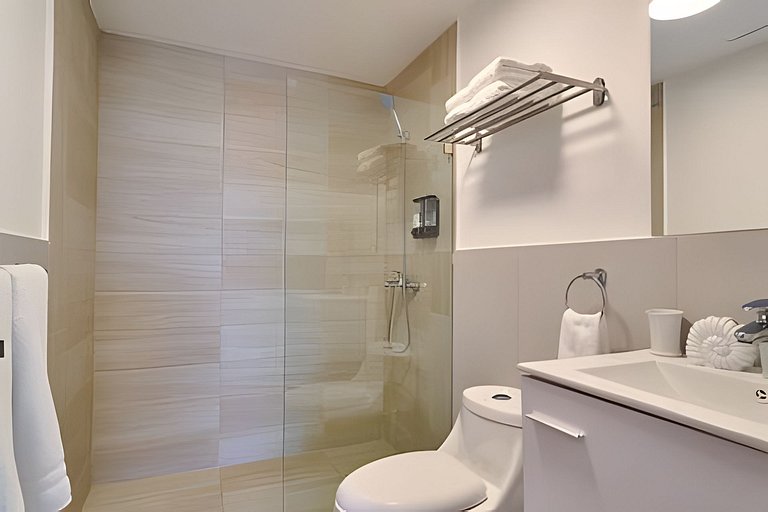 Feel Caribbean Breeze 1bdrm Apt.2min walking beach