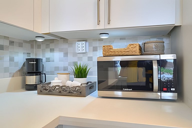 Feel Caribbean Breeze 1bdrm Apt.2min walking beach