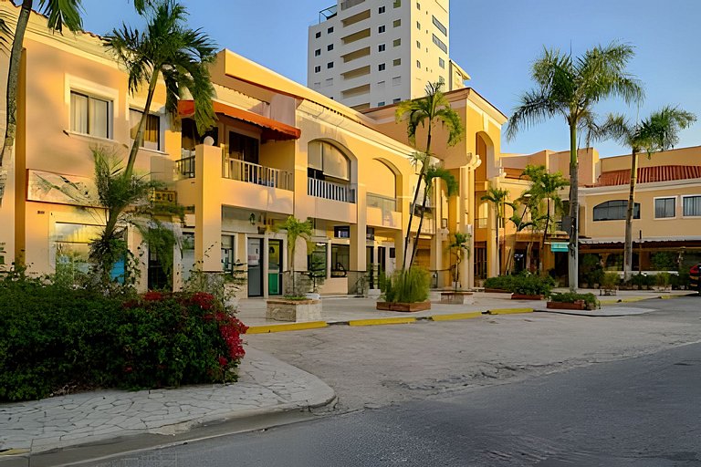 Feel Caribbean Breeze 1bdrm Apt.2min walking beach