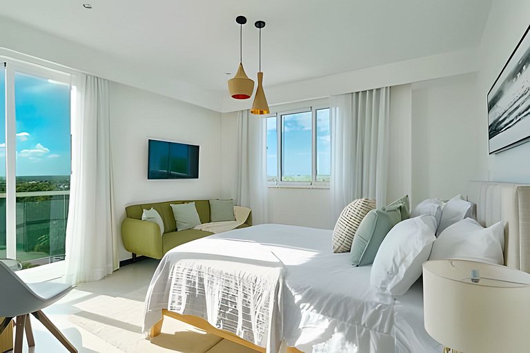 Beachside 1Bdrm Apt. Hidden Oasis with Pool & BBQ