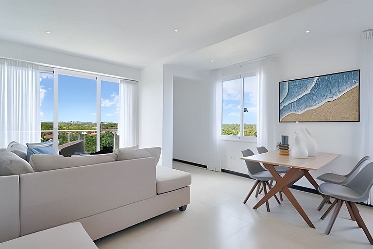 Beachside 1Bdrm Apt. Hidden Oasis with Pool & BBQ