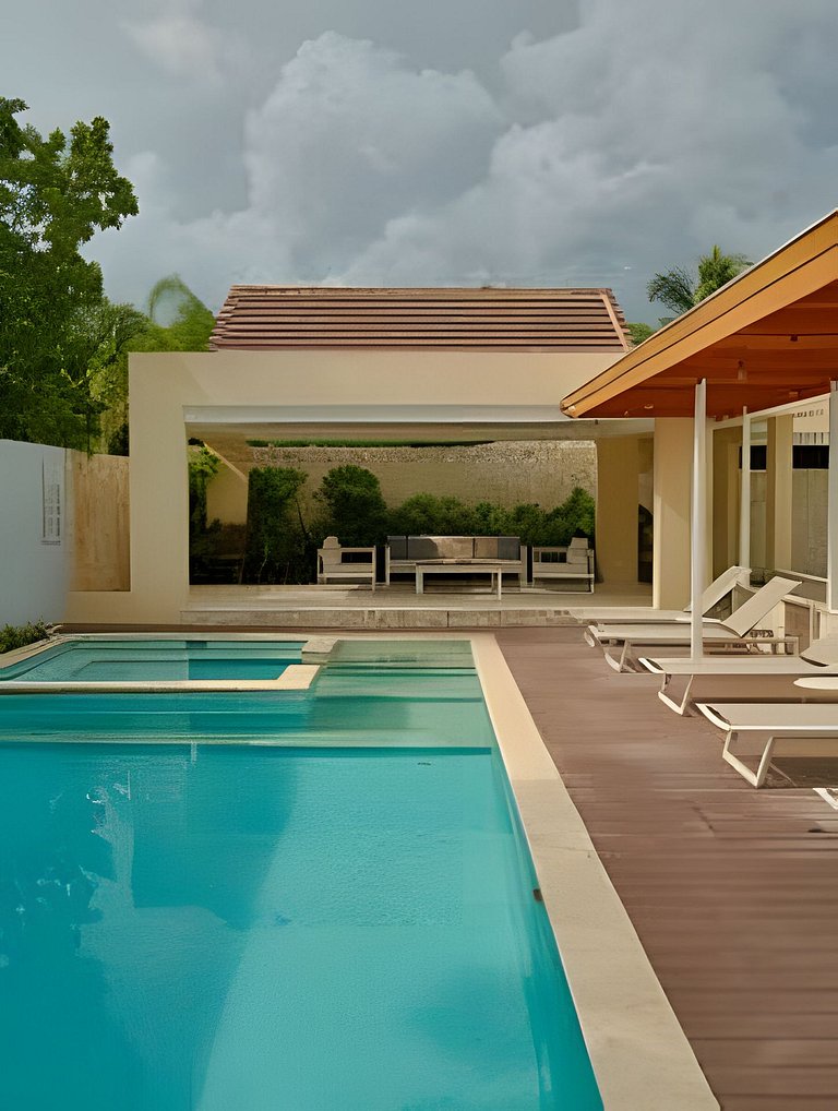 Beachside 1Bdrm Apt. Hidden Oasis with Pool & BBQ