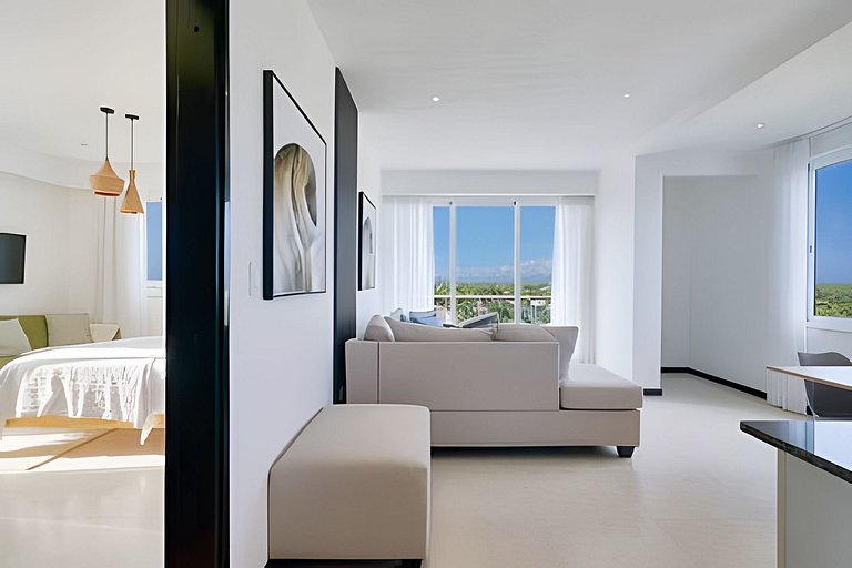 Beachside 1Bdrm Apt. Hidden Oasis with Pool & BBQ