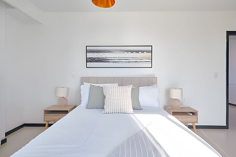 Beachside 1Bdrm Apt. Hidden Oasis with Pool & BBQ