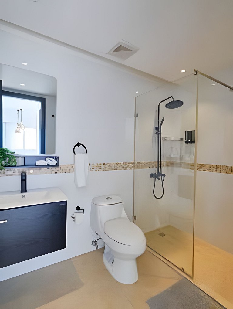 Beachside 1Bdrm Apt. Hidden Oasis with Pool & BBQ