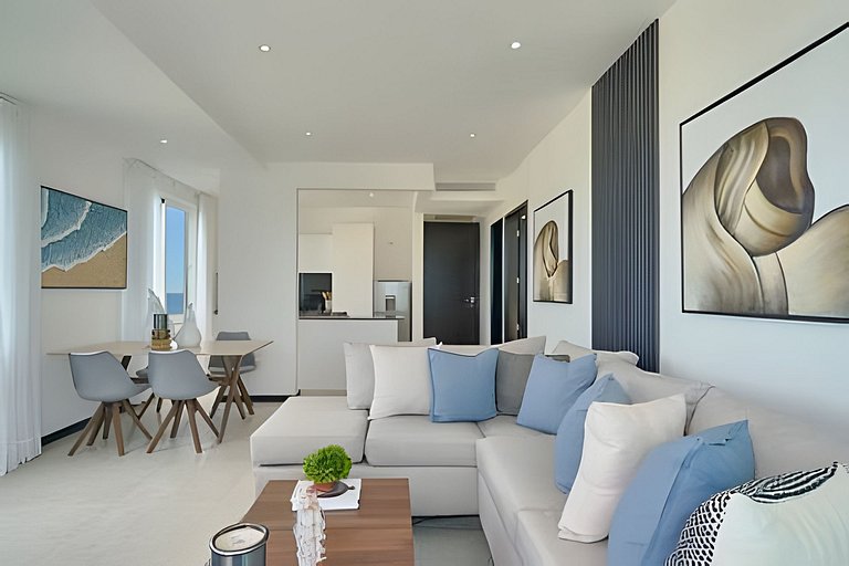 Beachside 1Bdrm Apt. Hidden Oasis with Pool & BBQ