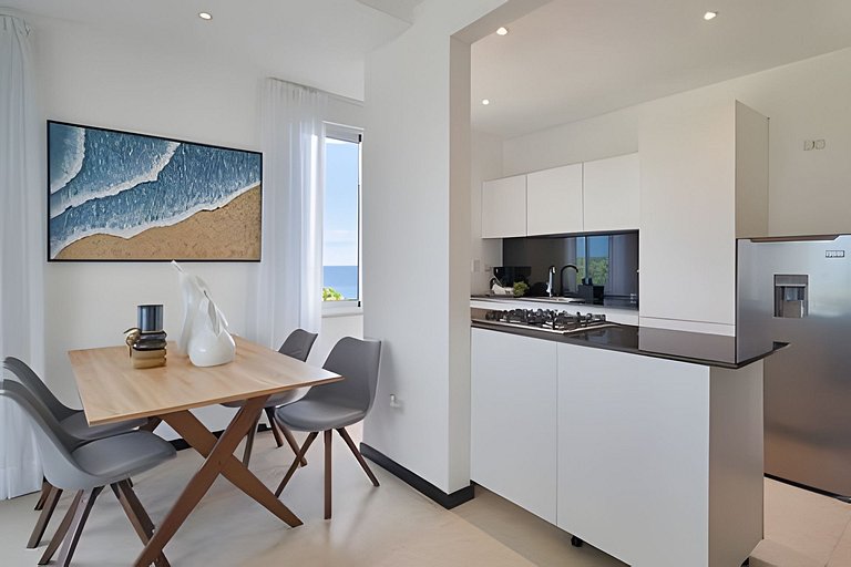 Beachside 1Bdrm Apt. Hidden Oasis with Pool & BBQ