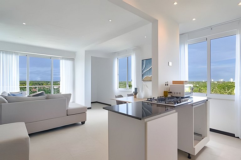 Beachside 1Bdrm Apt. Hidden Oasis with Pool & BBQ