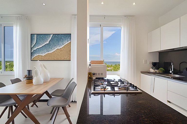 Beachside 1Bdrm Apt. Hidden Oasis with Pool & BBQ