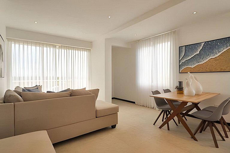 Beachside 1Bdrm Apt. Hidden Oasis with Pool & BBQ