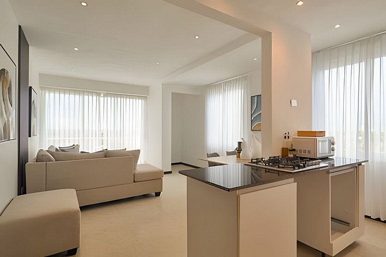 Beachside 1Bdrm Apt. Hidden Oasis with Pool & BBQ