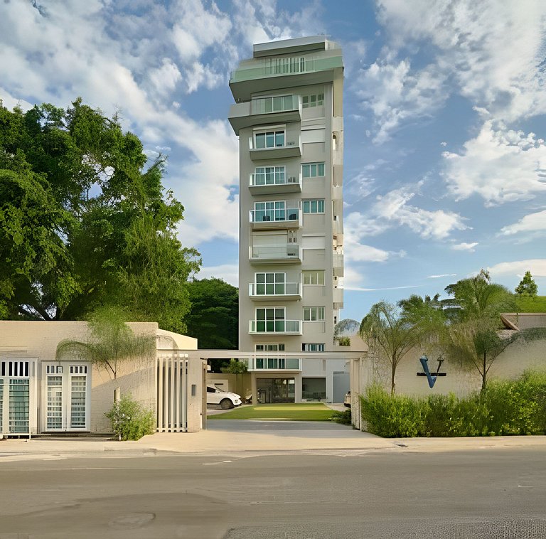 Beachside 1Bdrm Apt. Hidden Oasis with Pool & BBQ