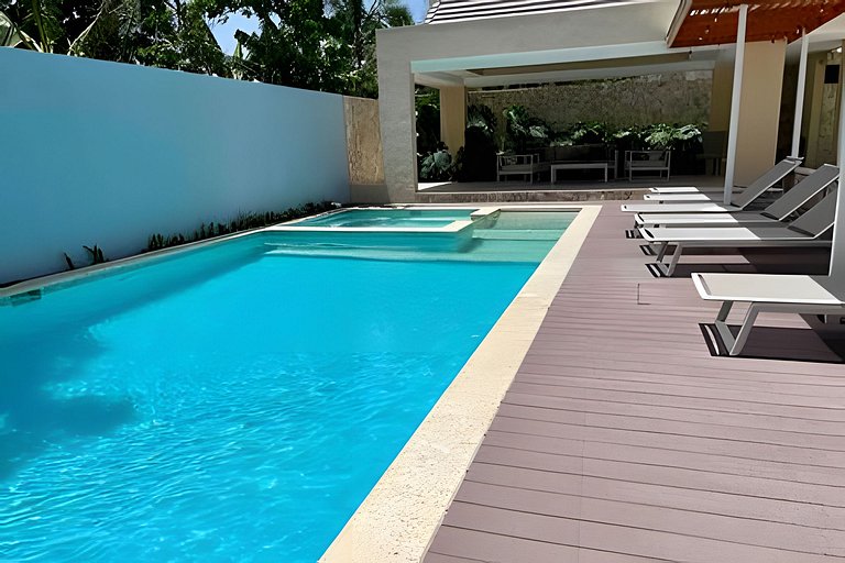 Beachside 1Bdrm Apt. Hidden Oasis with Pool & BBQ