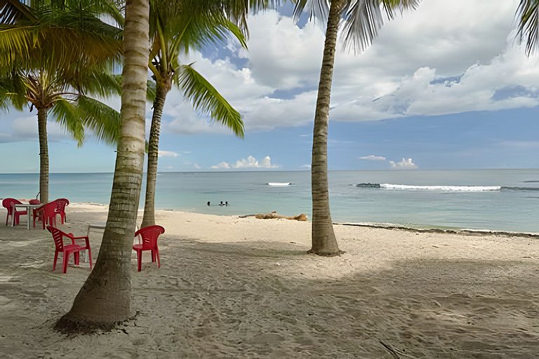 Beachside 1Bdrm Apt. Hidden Oasis with Pool & BBQ