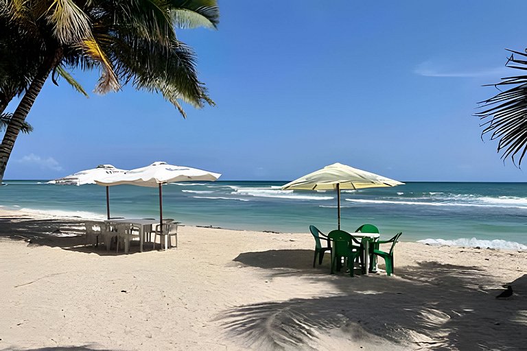 Beachside 1Bdrm Apt. Hidden Oasis with Pool & BBQ